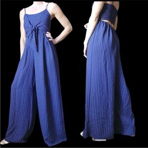 Flying Tomato Pin Stripe Smocked Open Back Tie
Front Wide Leg Jumpsuit Sz
M NWOT